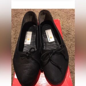 Liz Claiborne Black Leather Loafers Timeless Design